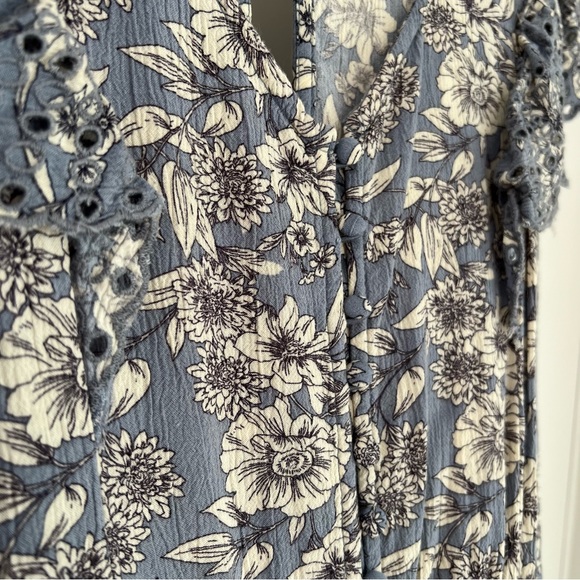 AEO Light Blue Cropped Floral Flutter Sleeve Jumpsuit - Picture 5 of 6